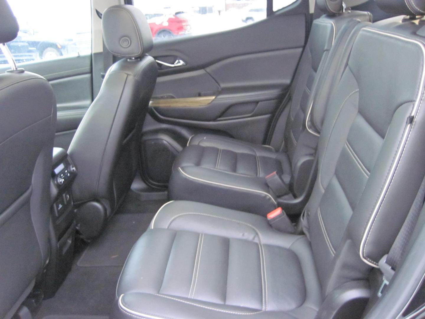 2019 black /black GMC Acadia Denali AWD (1GKKNXLS8KZ) with an 3.6L V6 DOHC 24V engine, 6A transmission, located at 9530 Old Seward Highway, Anchorage, AK, 99515, (907) 349-3343, 61.134140, -149.865570 - Photo#7
